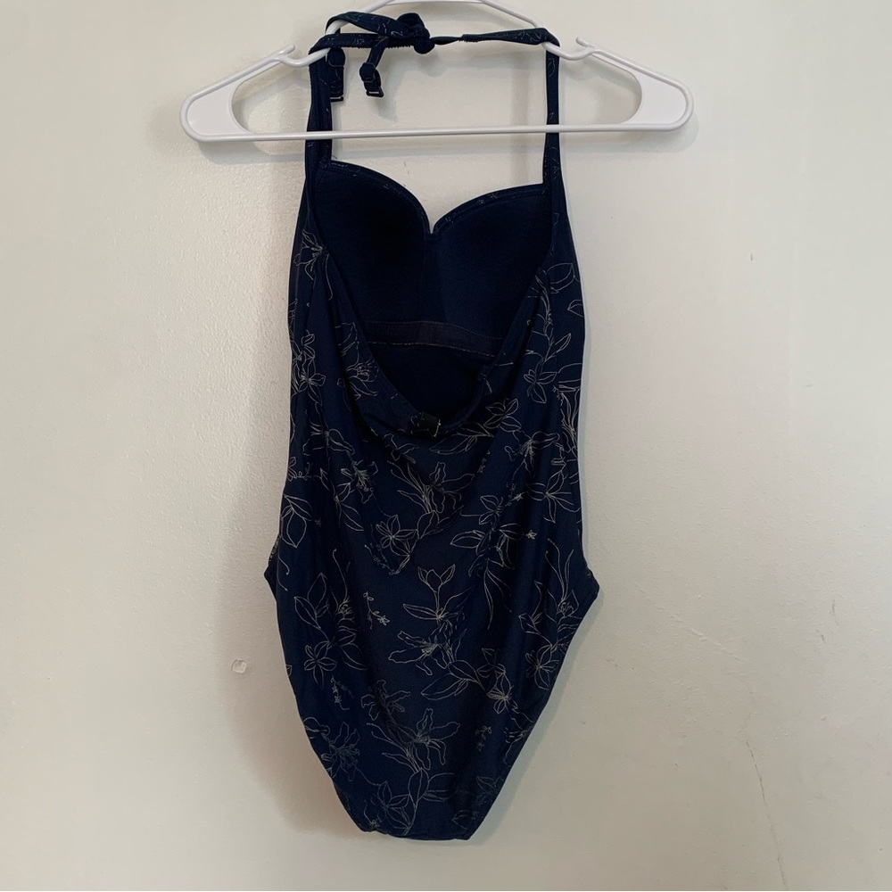 Niptuck fitted one piece - Picture 3 of 8
